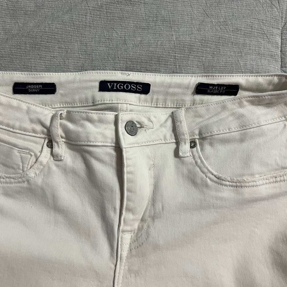 Women’s white Vigoss ankle jeans